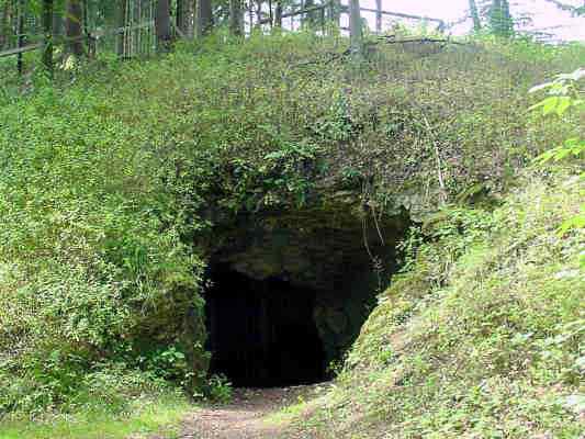 Höhle bei Eichstätt im Altmühltal