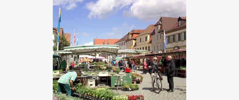 Wochenmarkt in Gunzenhausen im fränkischen Seenland