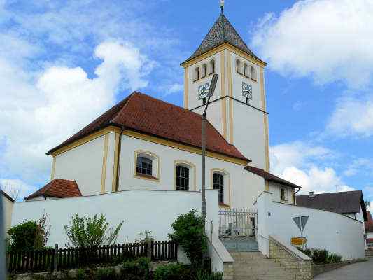Pfarrkirche St. Johannes der Täufer bei Kipfenberg im Altmühltal