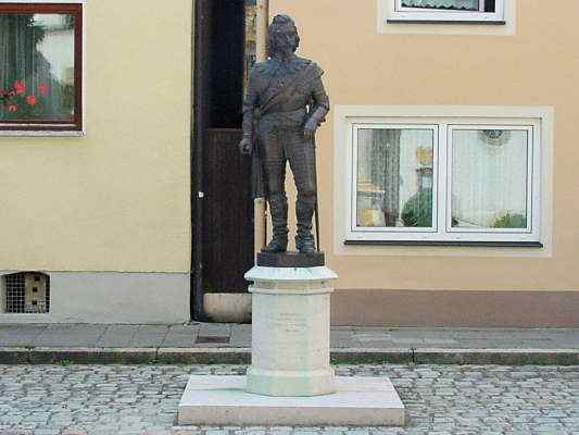 Gottfried-Heinrich-Denkmal in Pappenheim im Altmühltal
